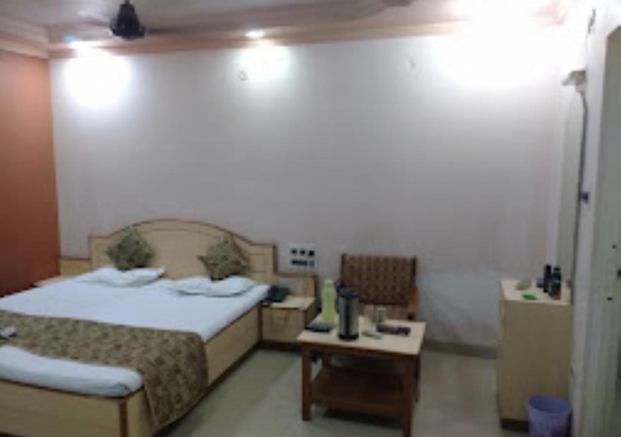 Hotel Mayur Restaurant Chandrapur Dış mekan fotoğraf