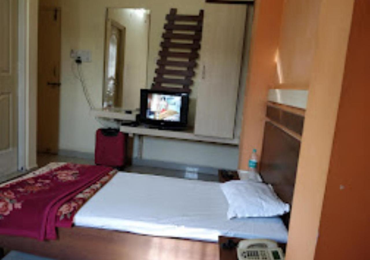 Hotel Mayur Restaurant Chandrapur Dış mekan fotoğraf