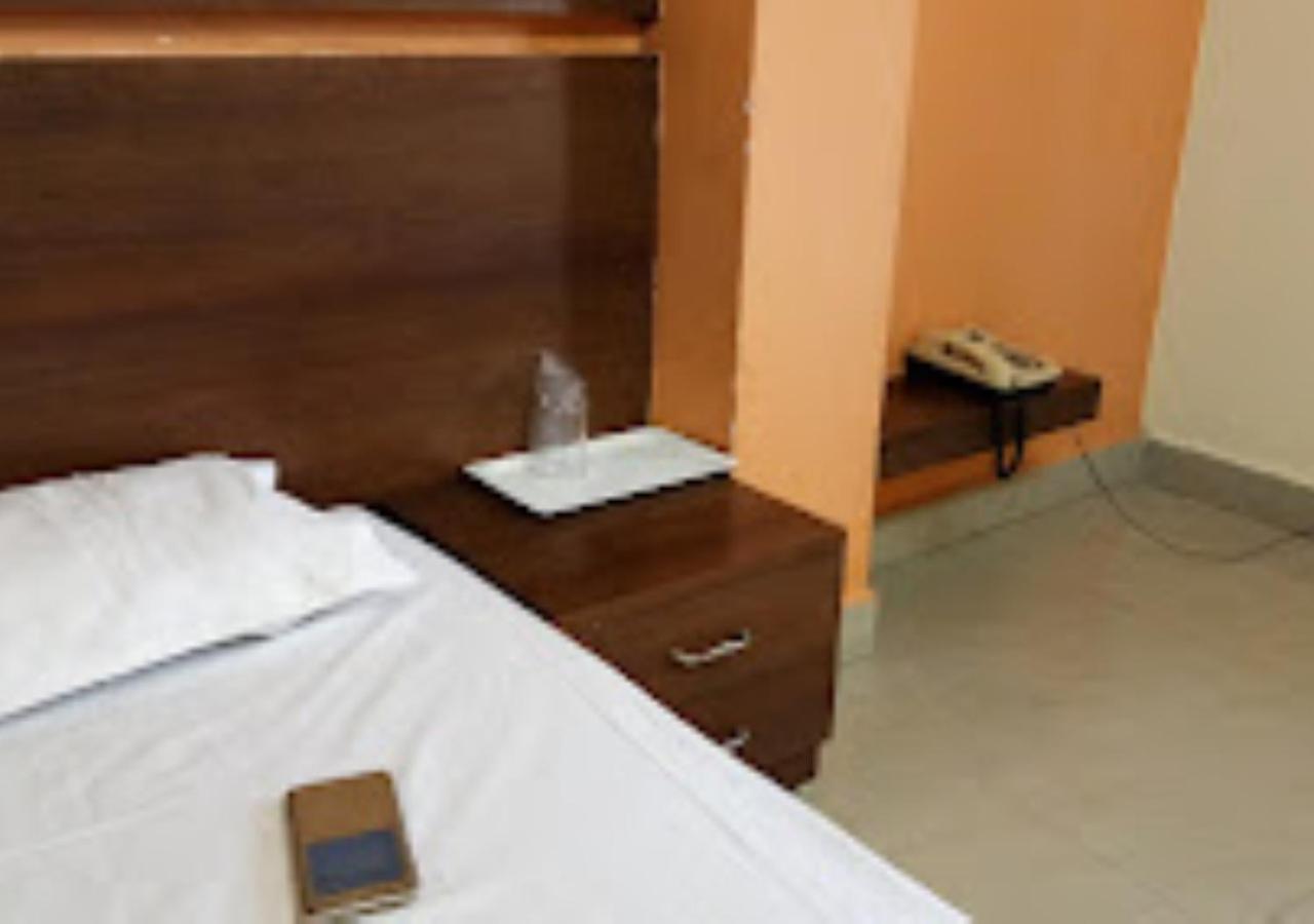 Hotel Mayur Restaurant Chandrapur Dış mekan fotoğraf