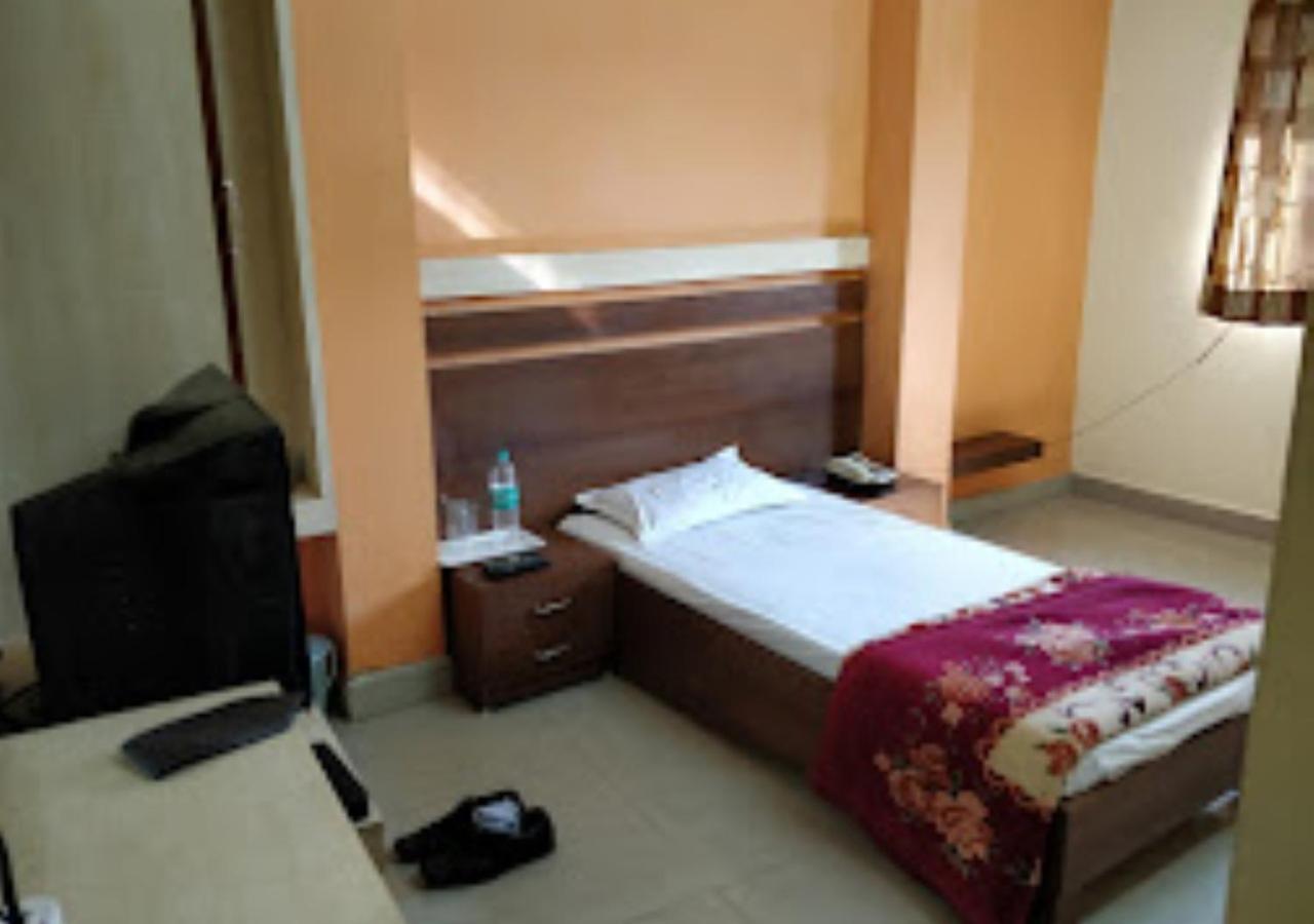 Hotel Mayur Restaurant Chandrapur Dış mekan fotoğraf
